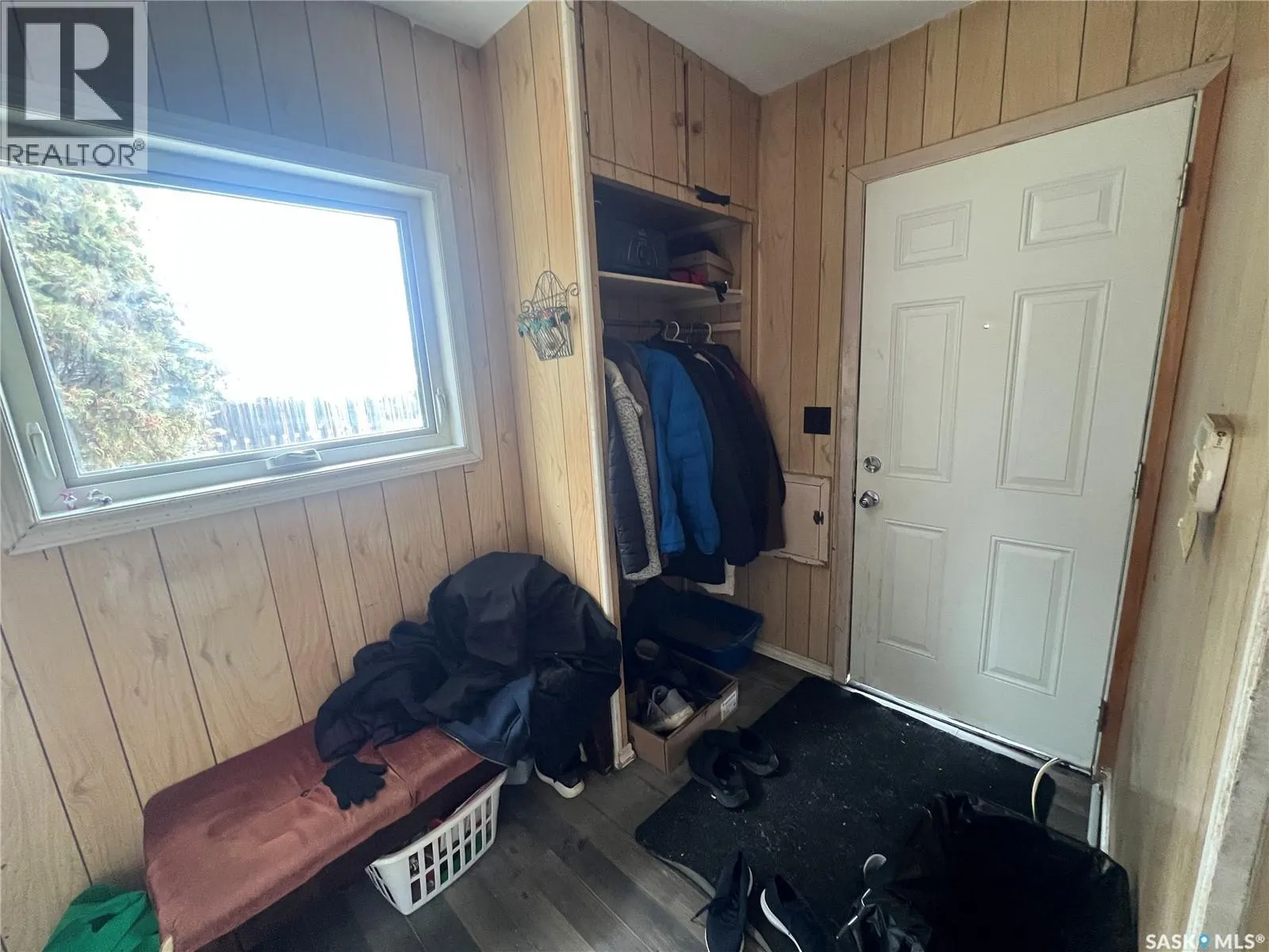 565 15th STREET W