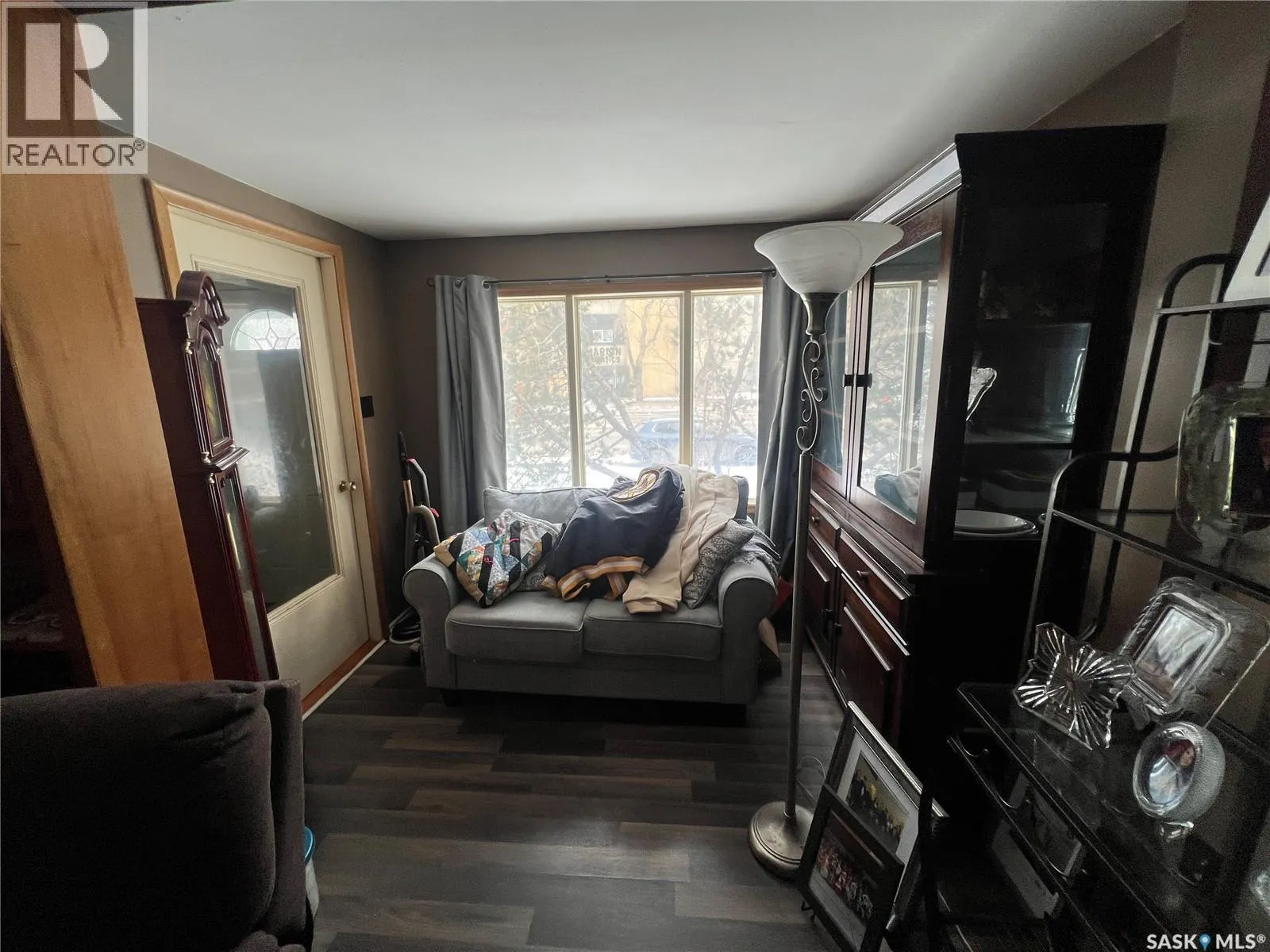 565 15th STREET W