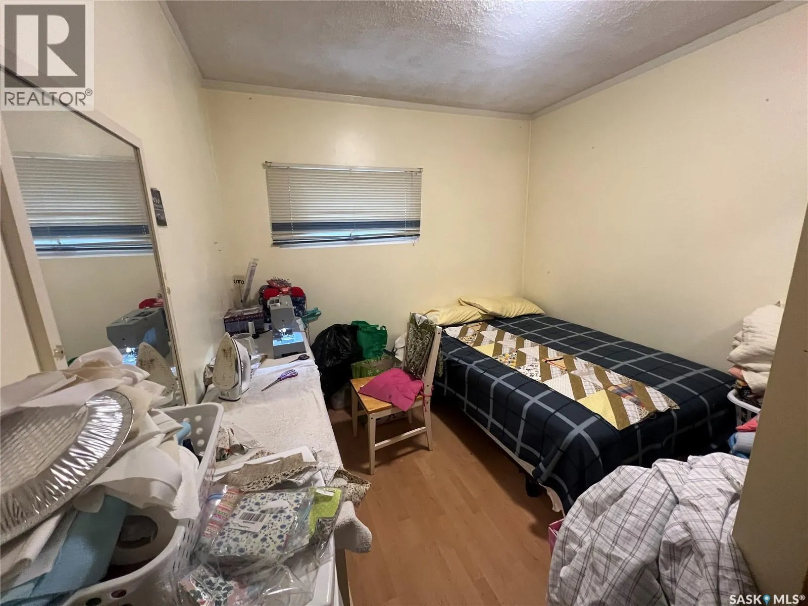 565 15th STREET W