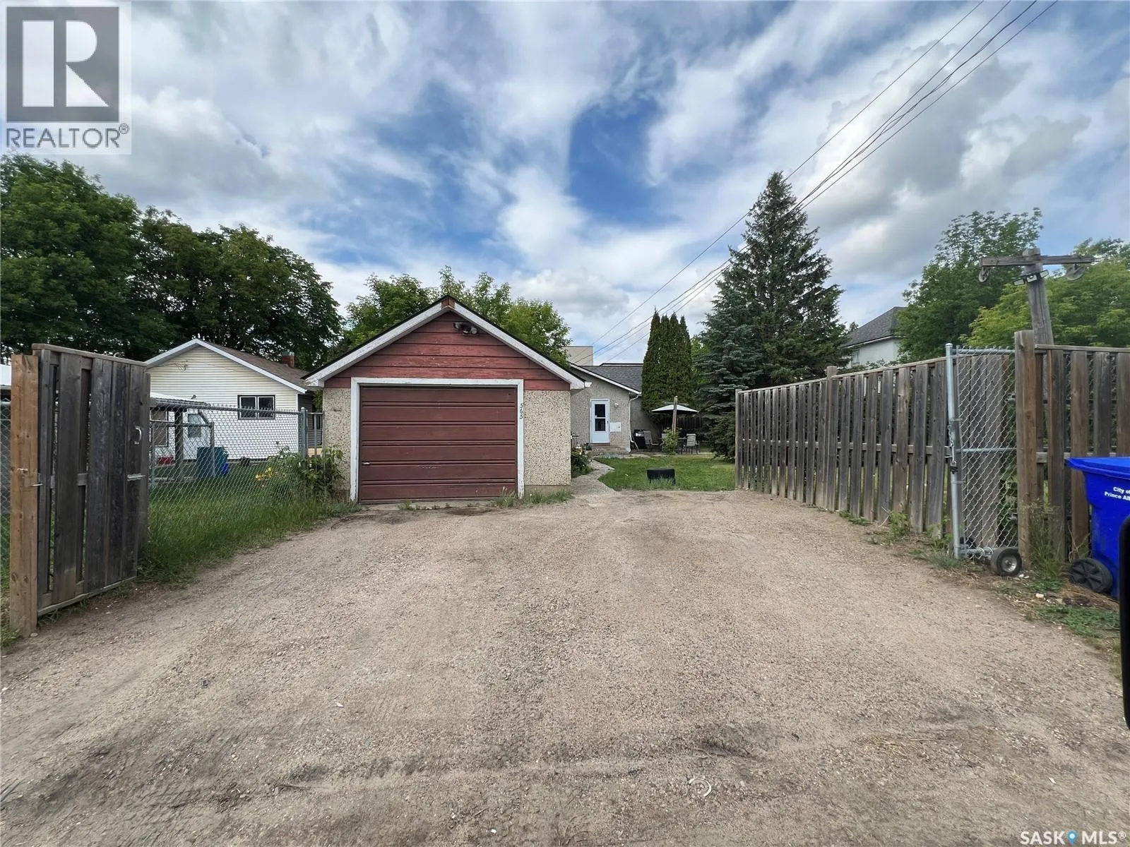 565 15th STREET W