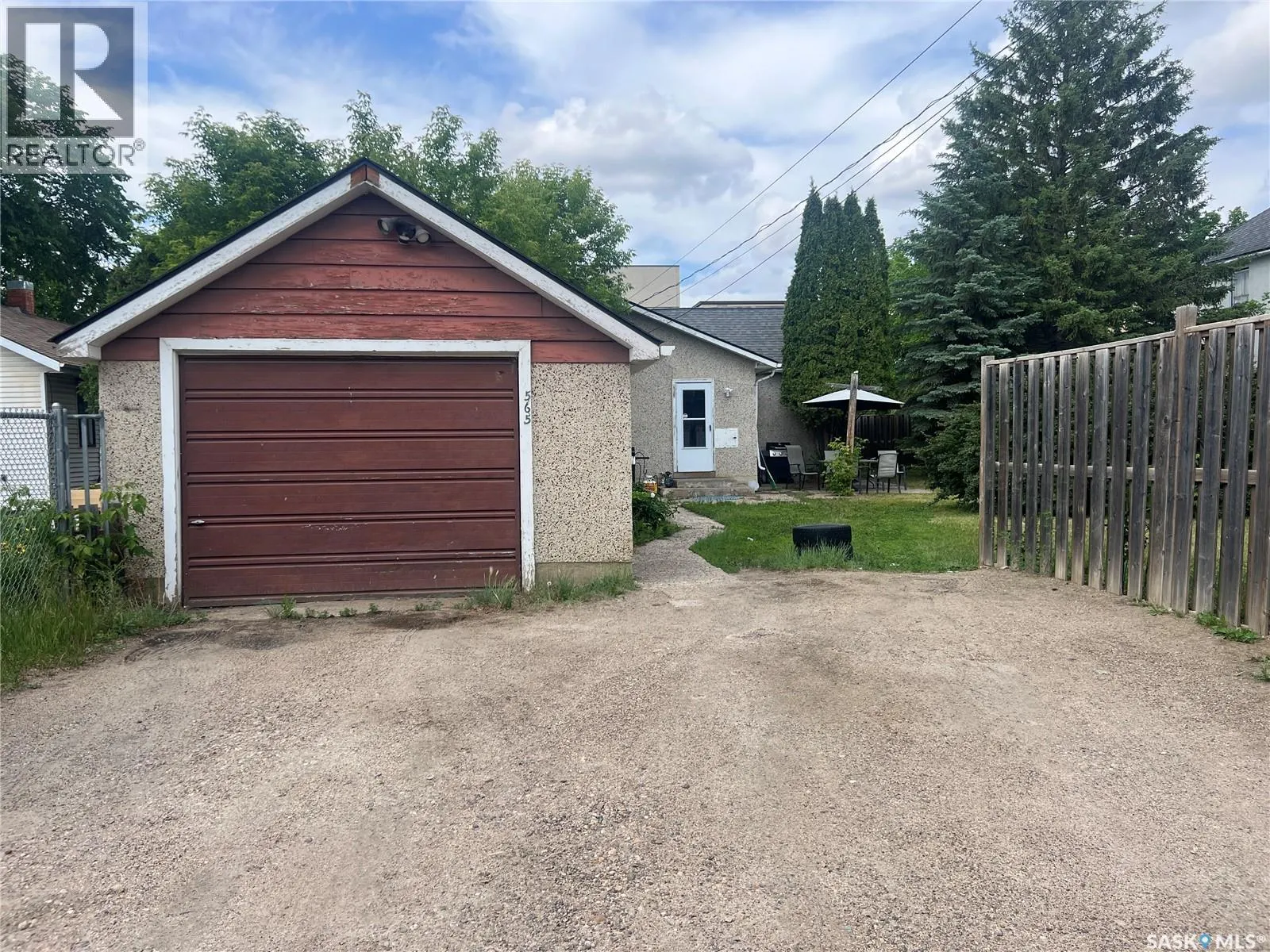 565 15th STREET W