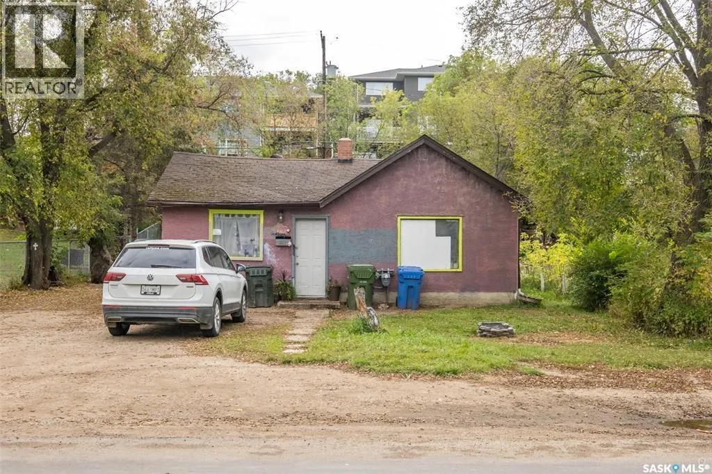 325 15th STREET W