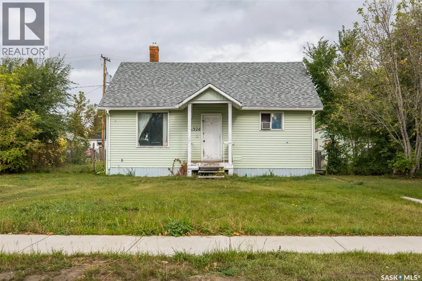 325 15th STREET W