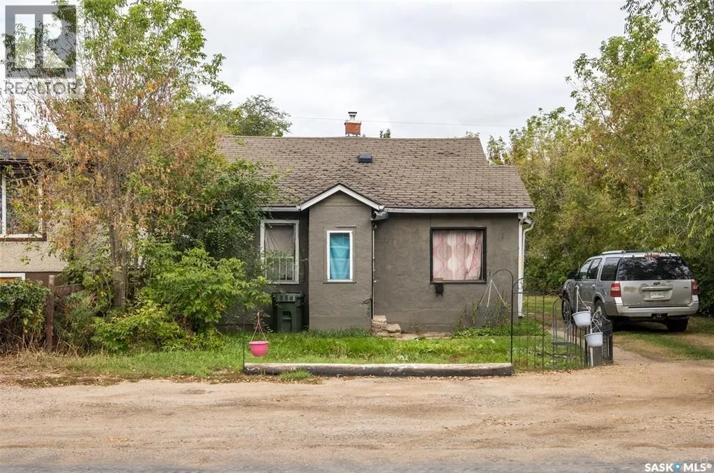 325 15th STREET W