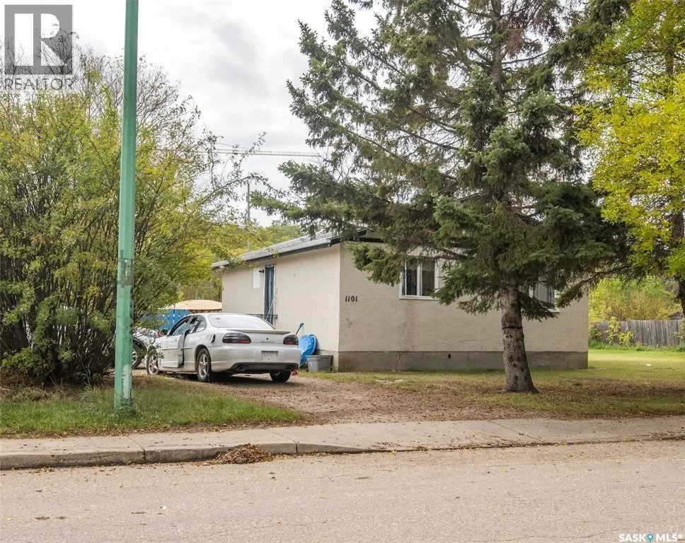 325 15th STREET W