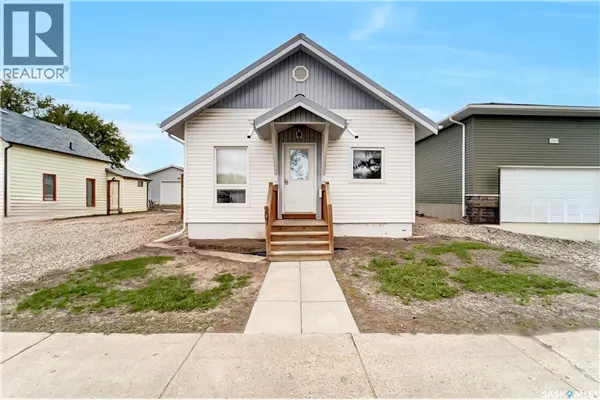 207 5th AVENUE E