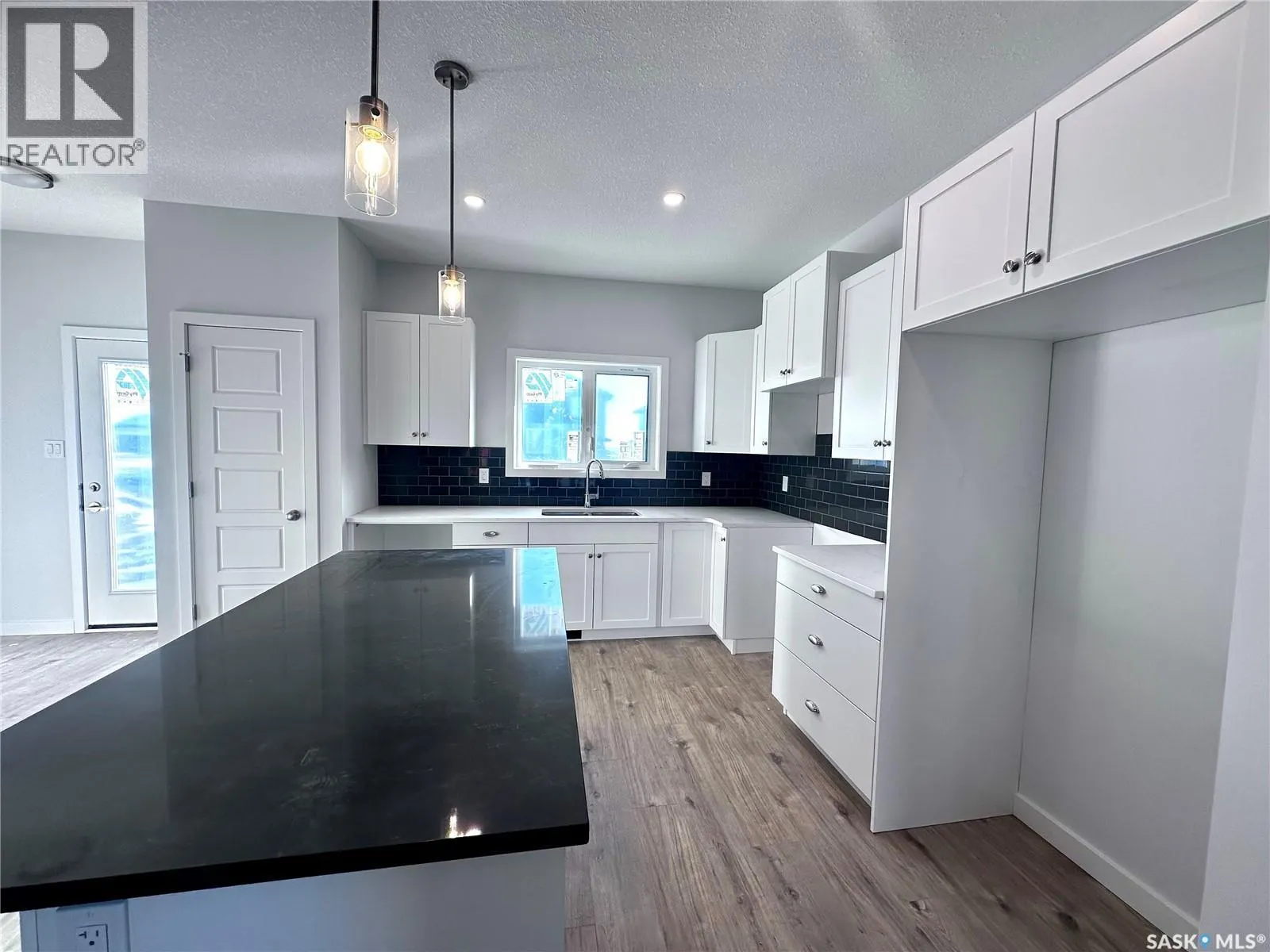 1121 Camden GARDENS