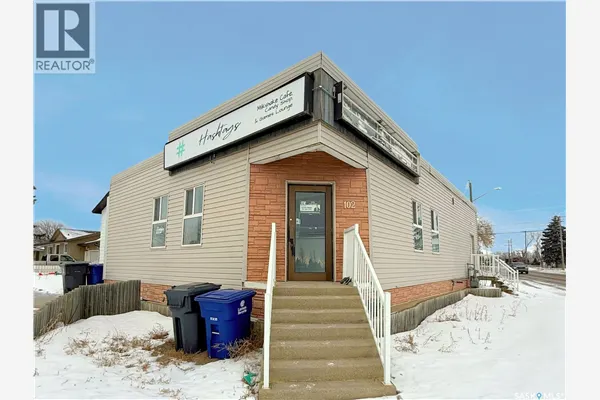 102 North Railway STREET W