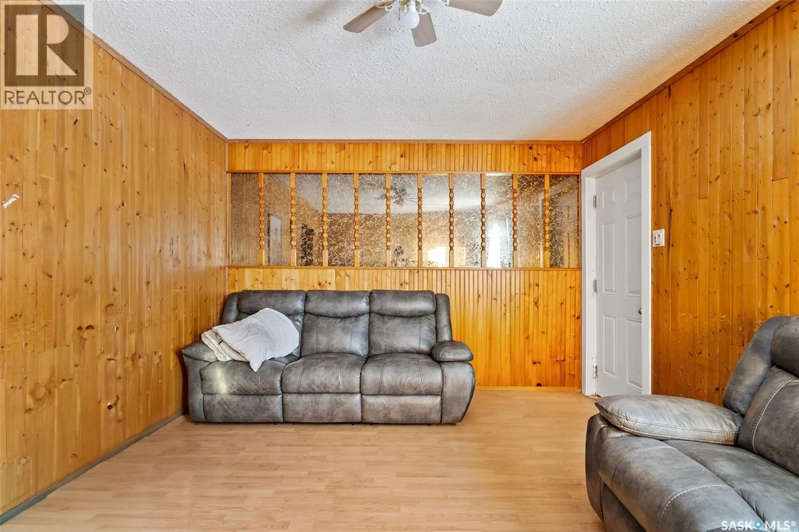 806 12th STREET W