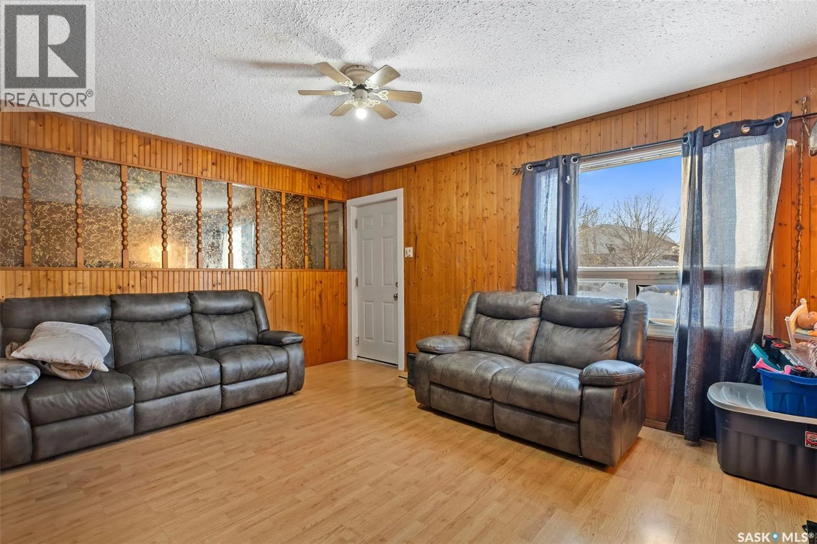 806 12th STREET W