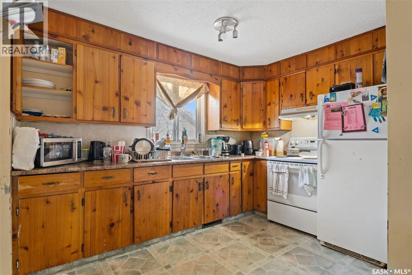806 12th STREET W