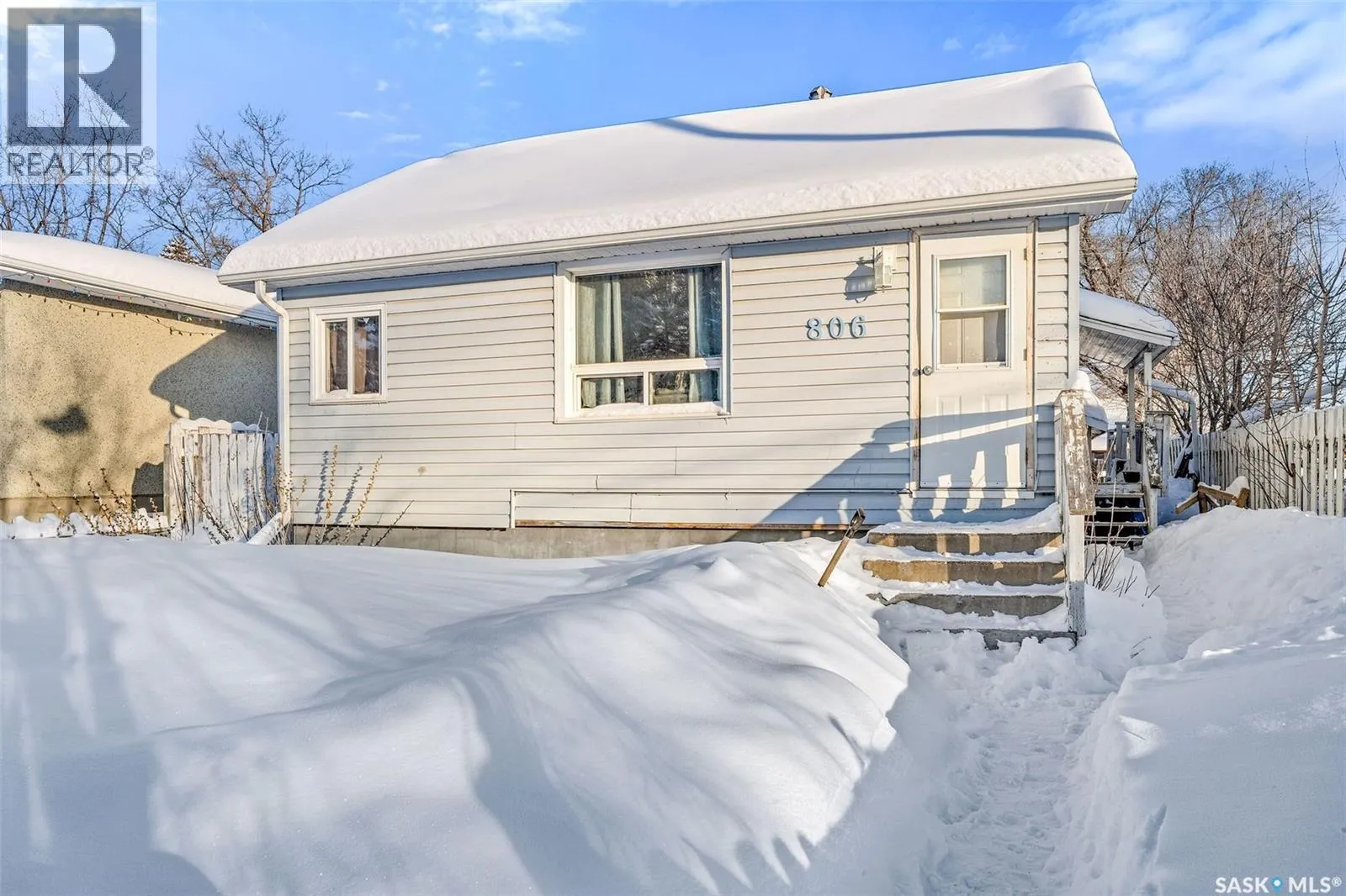 806 12th STREET W