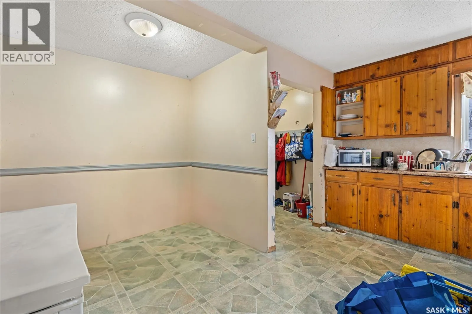 806 12th STREET W