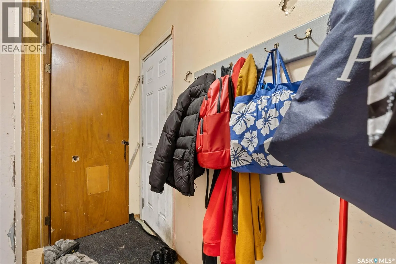 806 12th STREET W