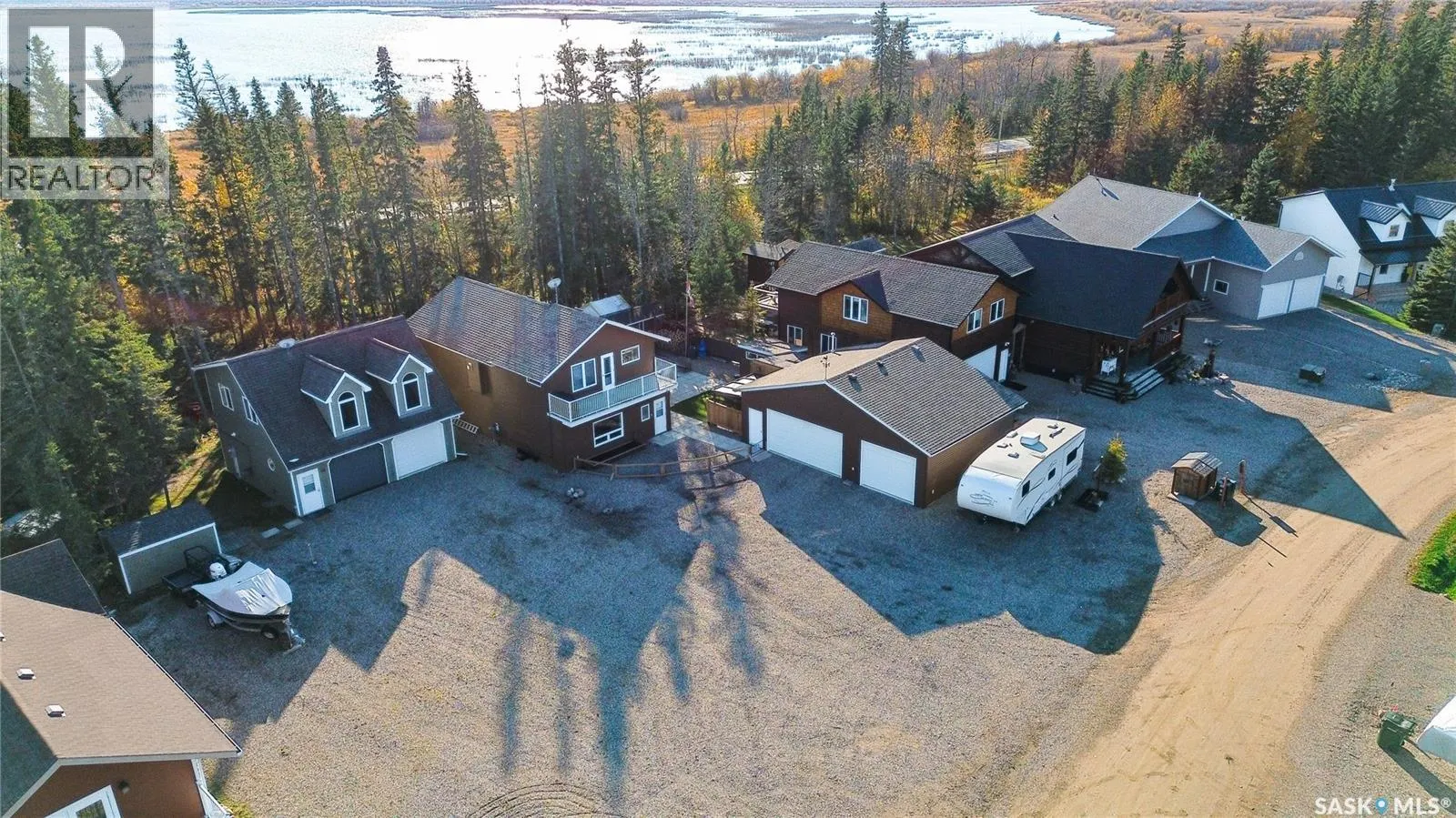 16 Nipew PLACE