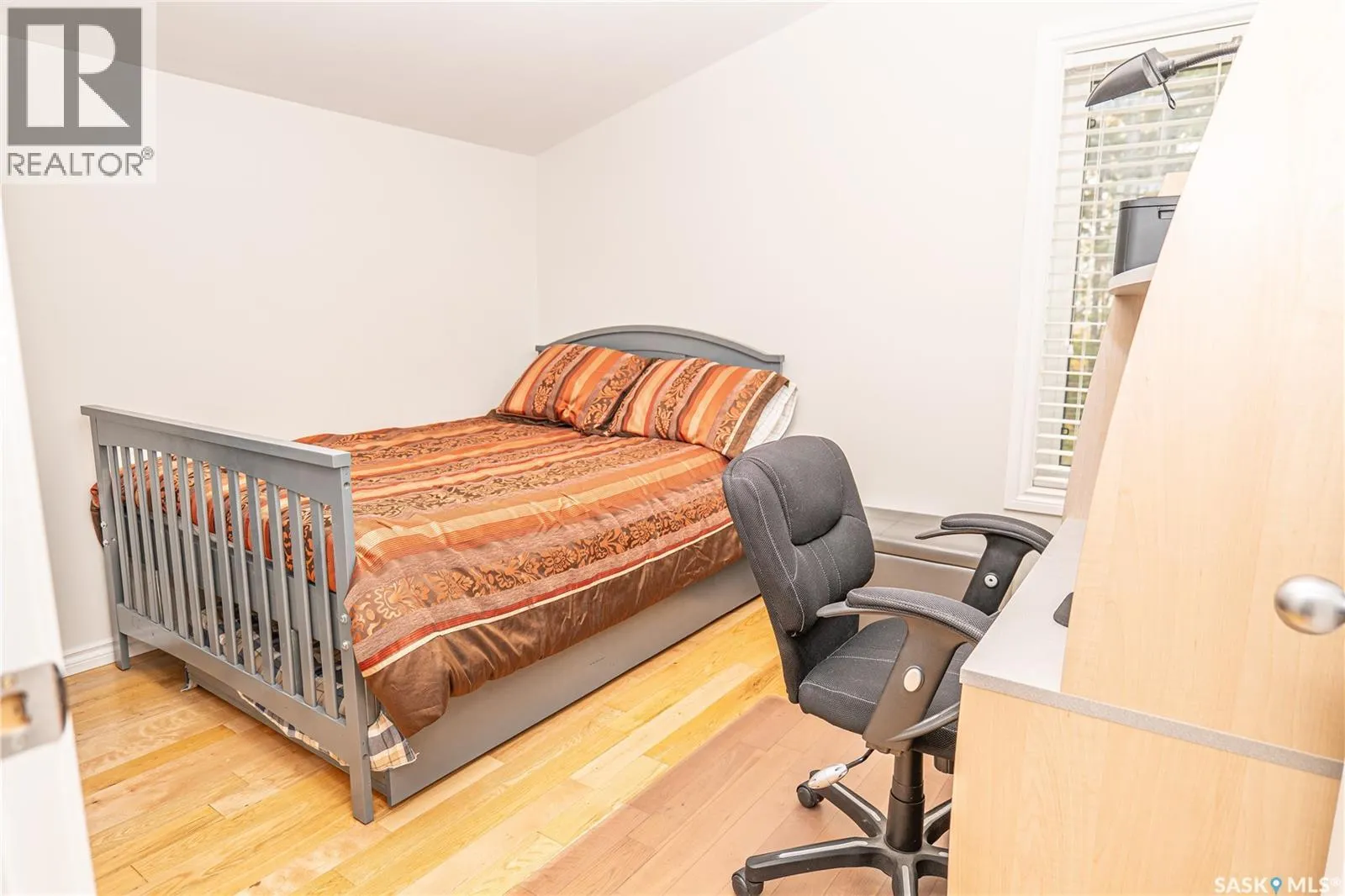 16 Nipew PLACE