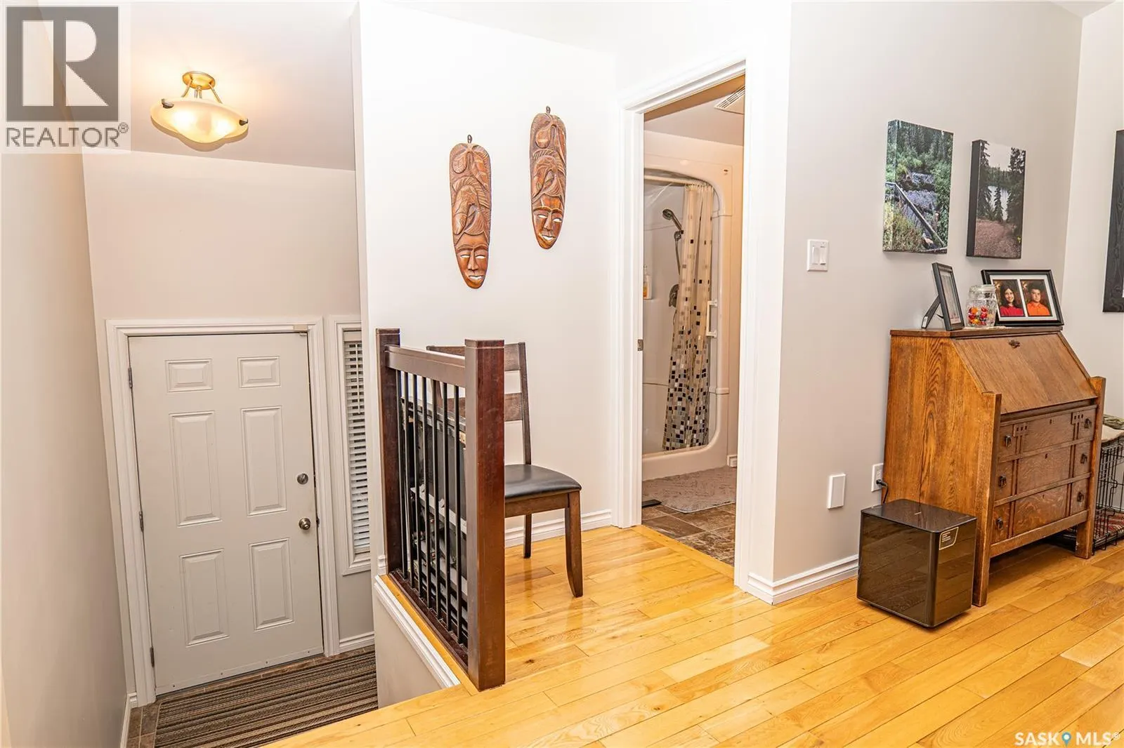 16 Nipew PLACE
