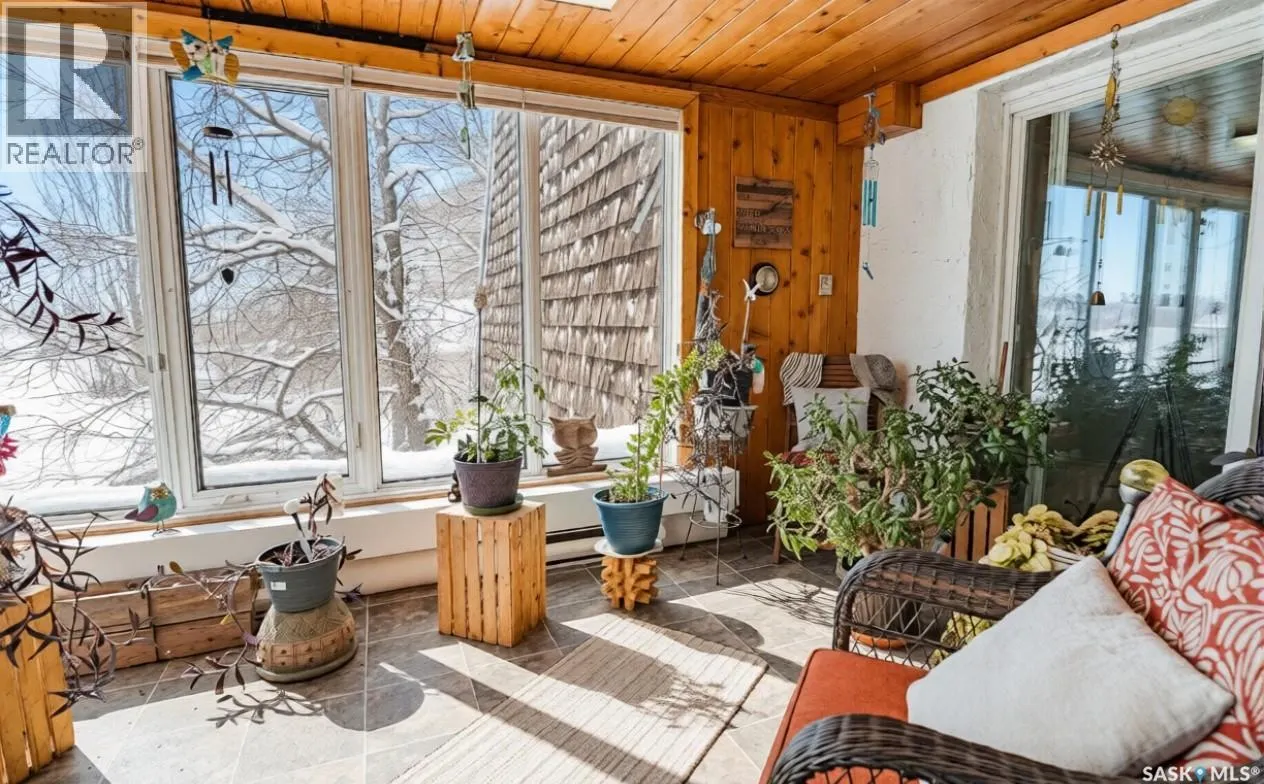 202 699 28th STREET W