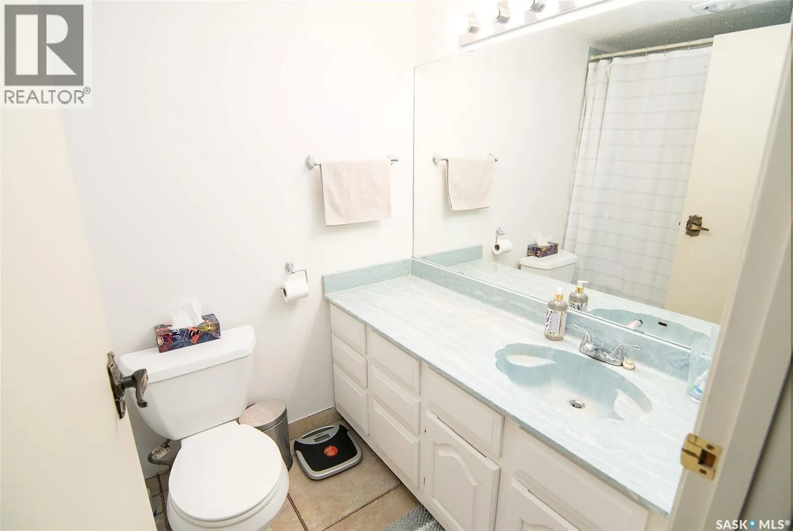 202 699 28th STREET W