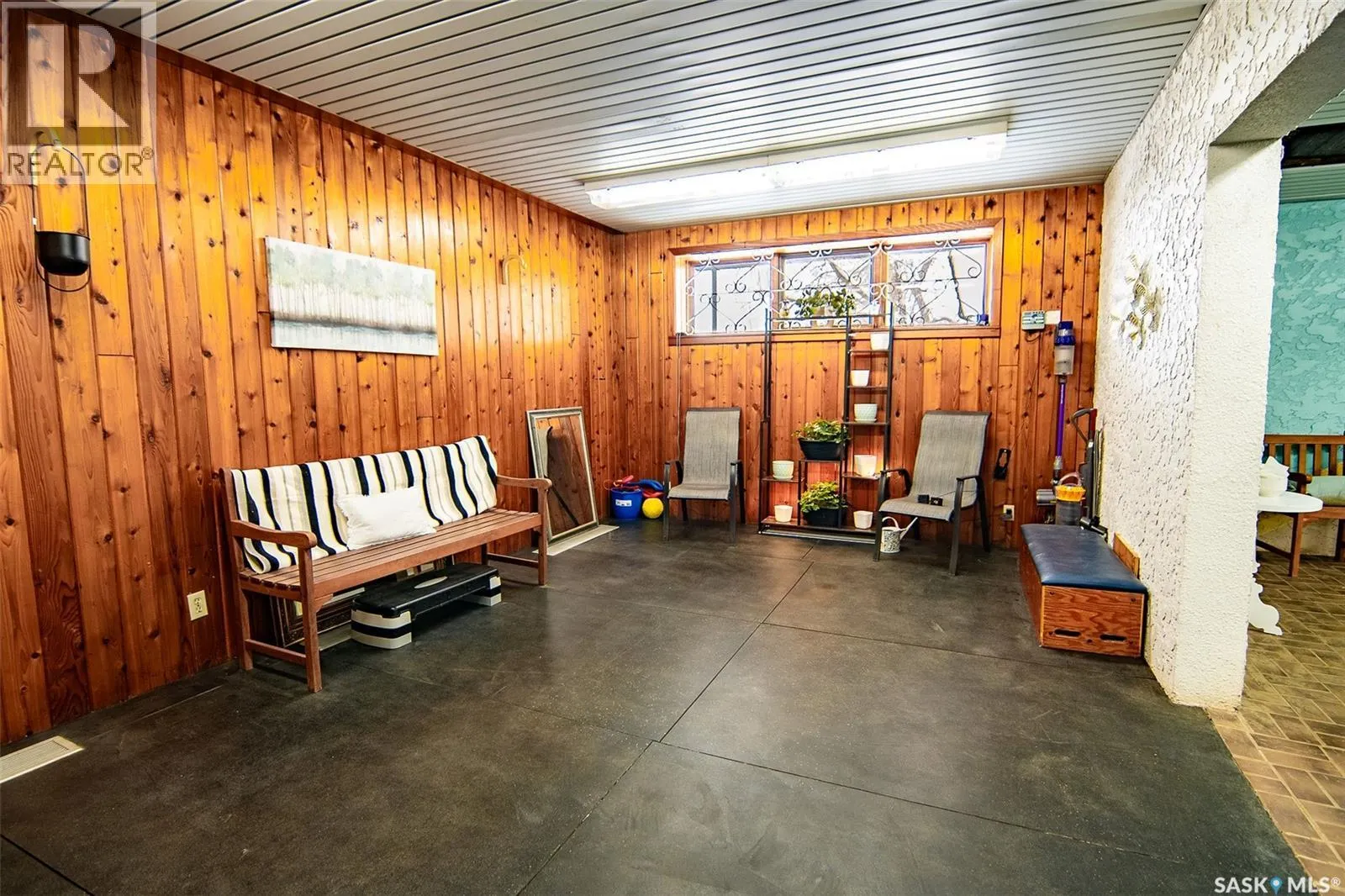 202 699 28th STREET W
