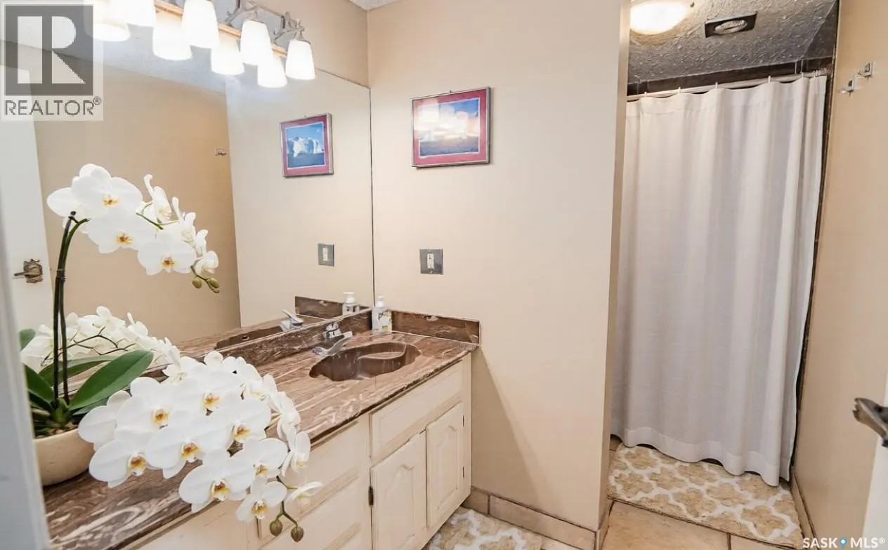 202 699 28th STREET W