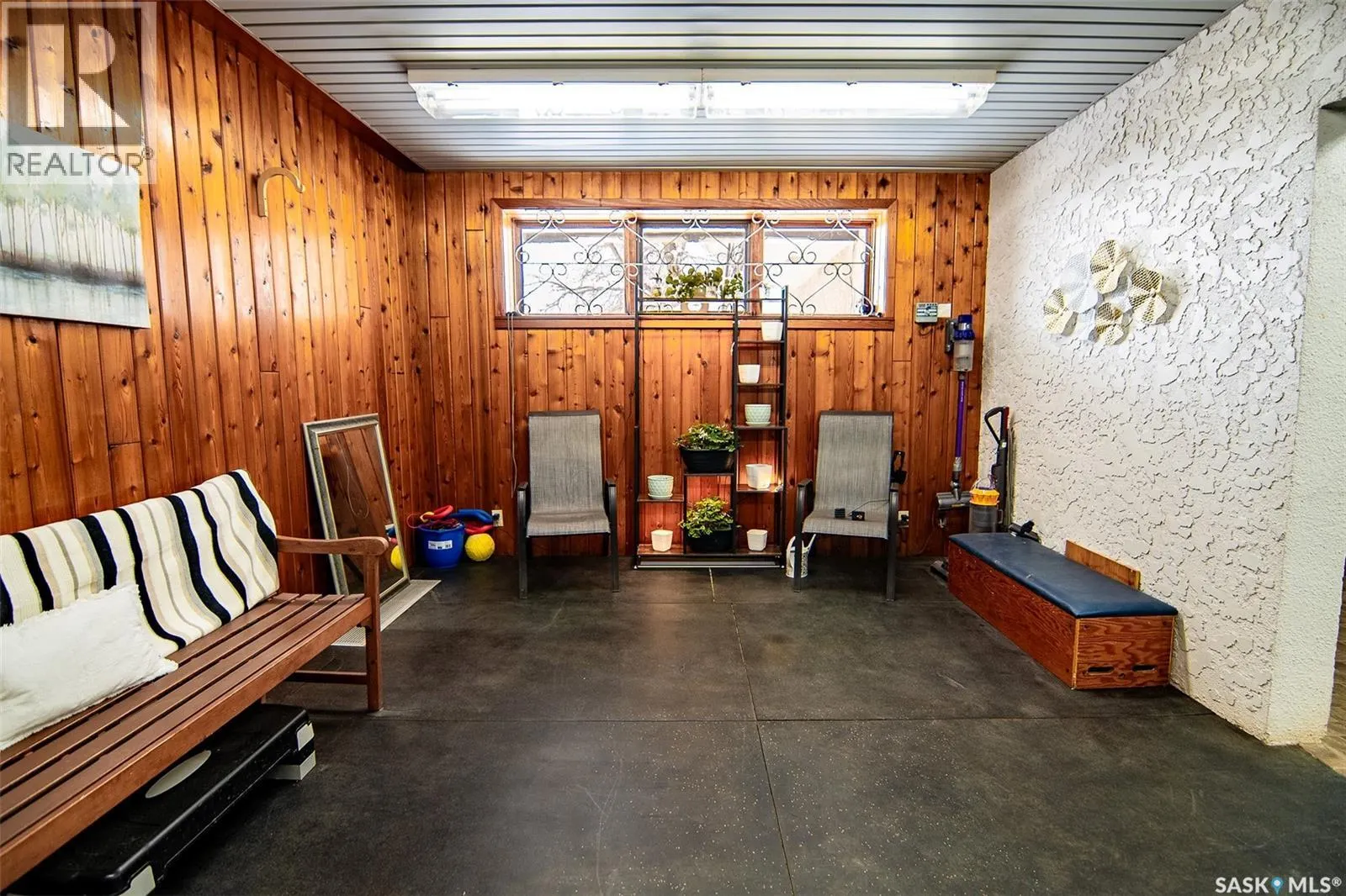 202 699 28th STREET W