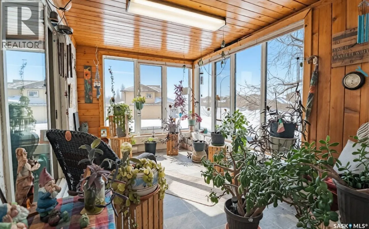 202 699 28th STREET W