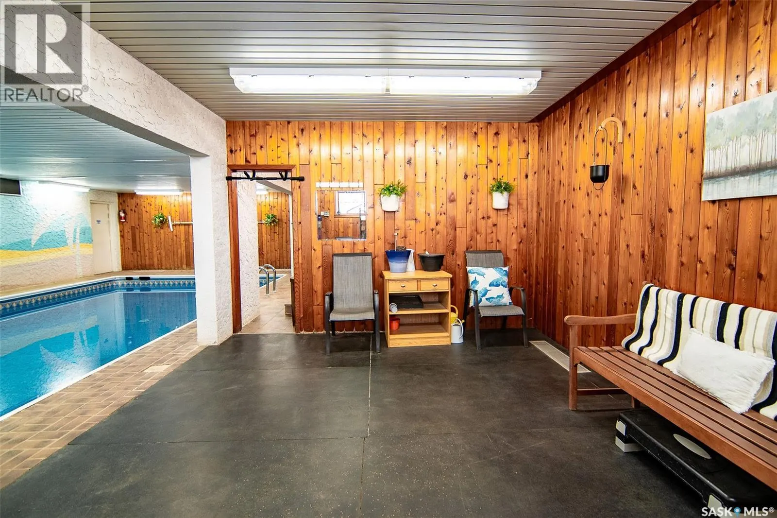 202 699 28th STREET W
