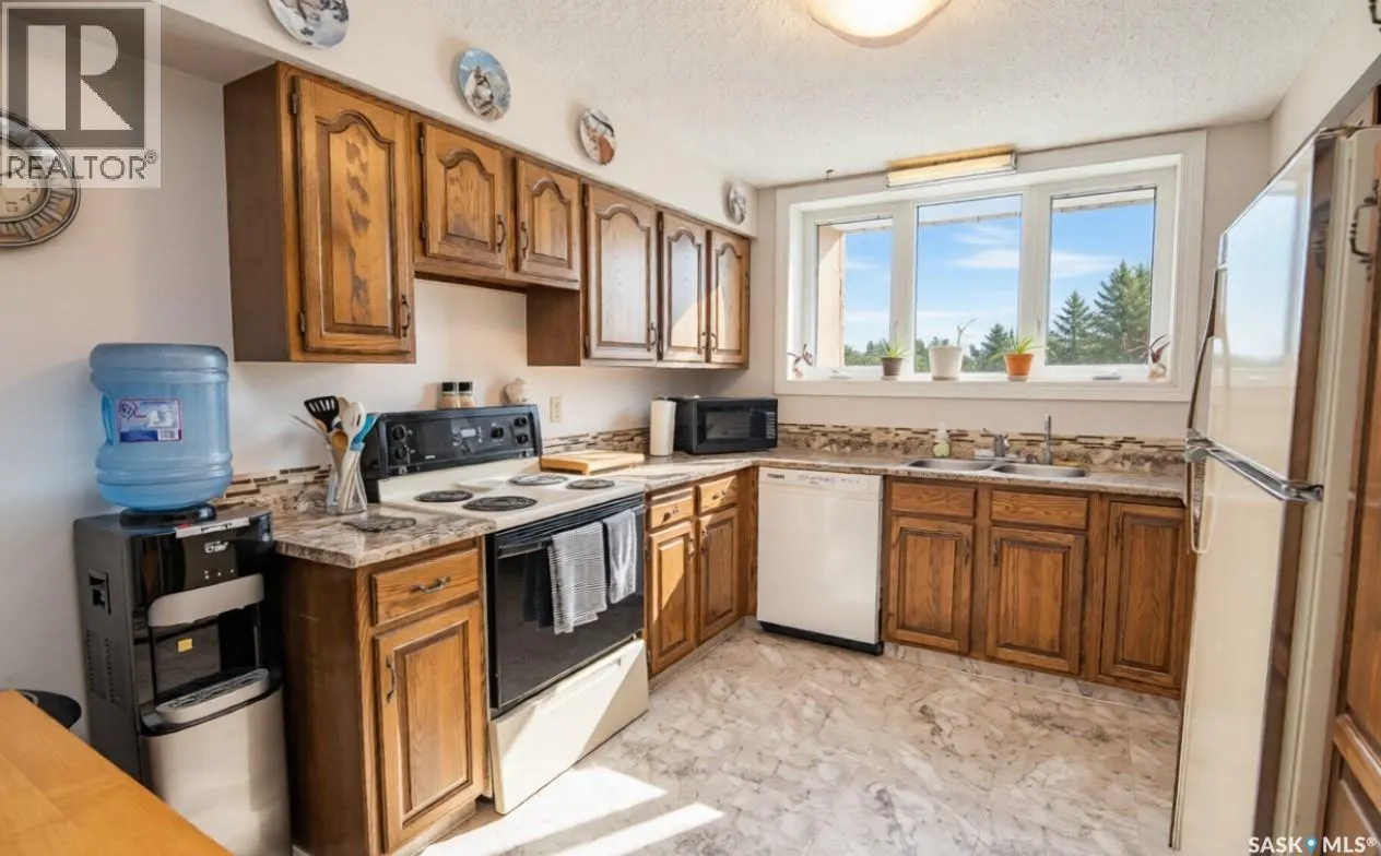 202 699 28th STREET W