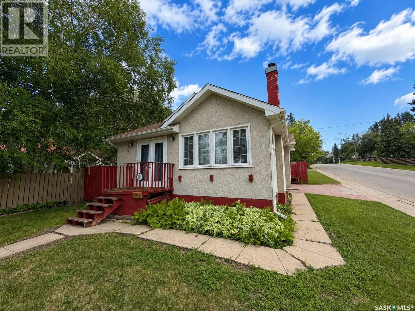 385 19th STREET W