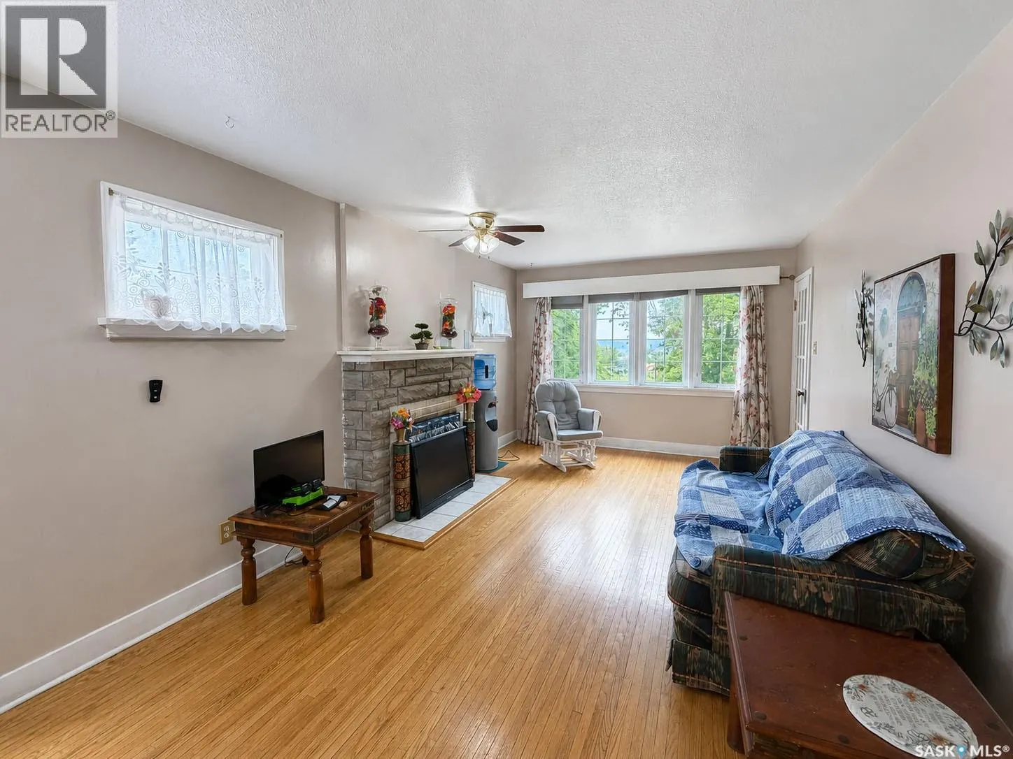 385 19th STREET W