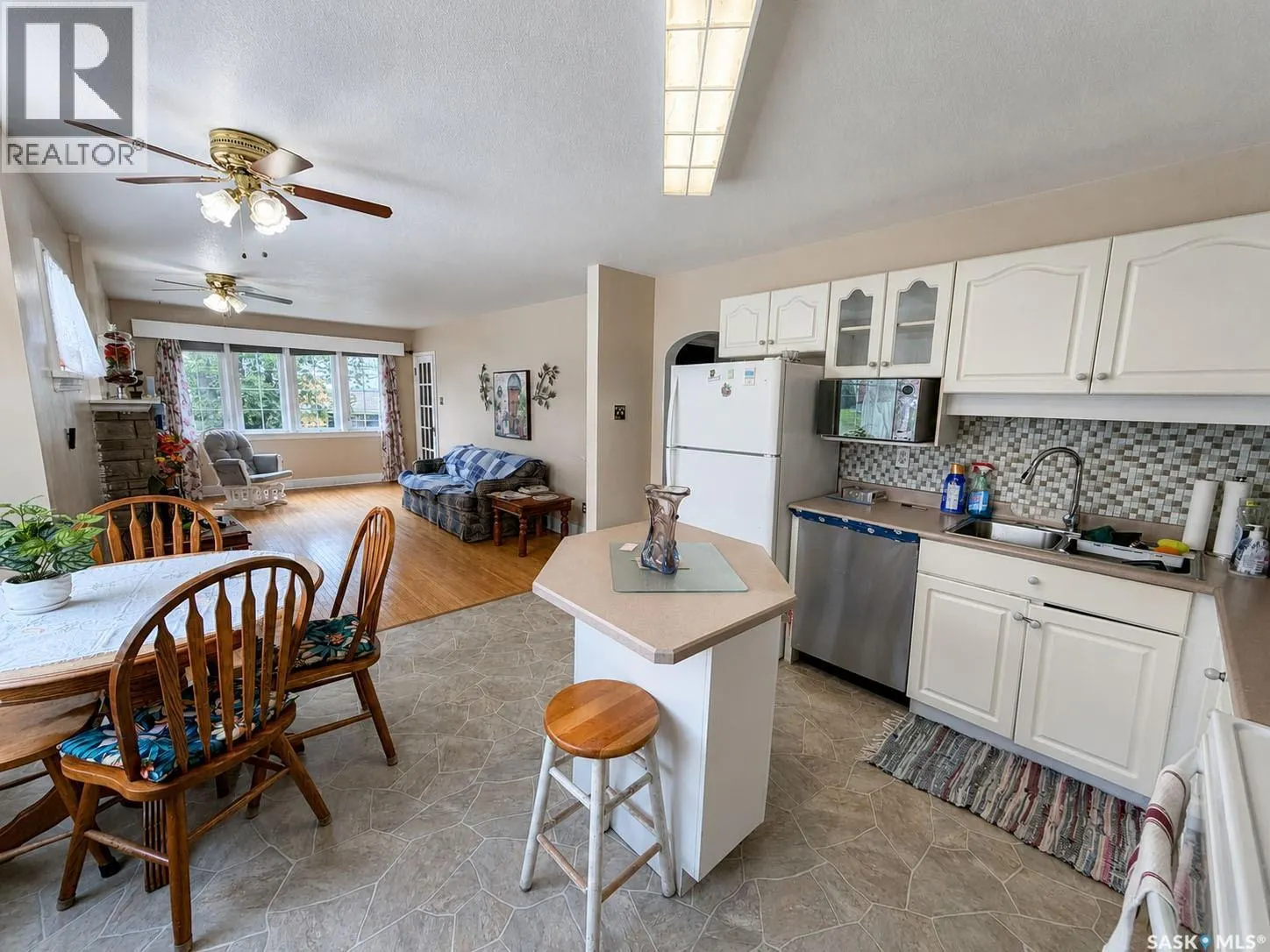 385 19th STREET W
