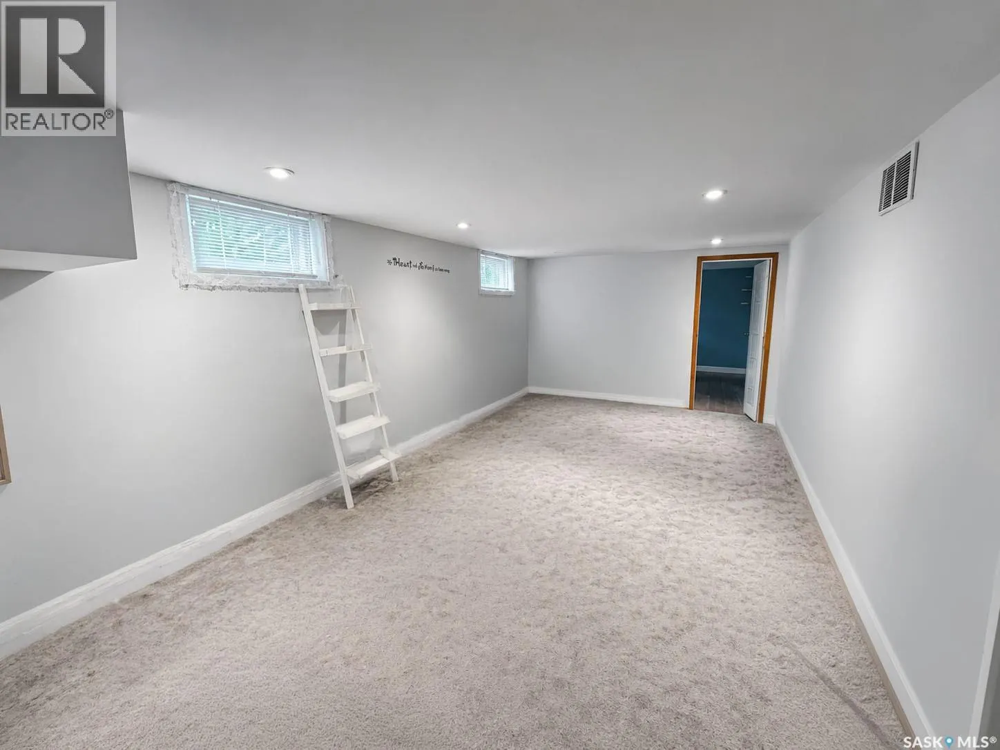385 19th STREET W