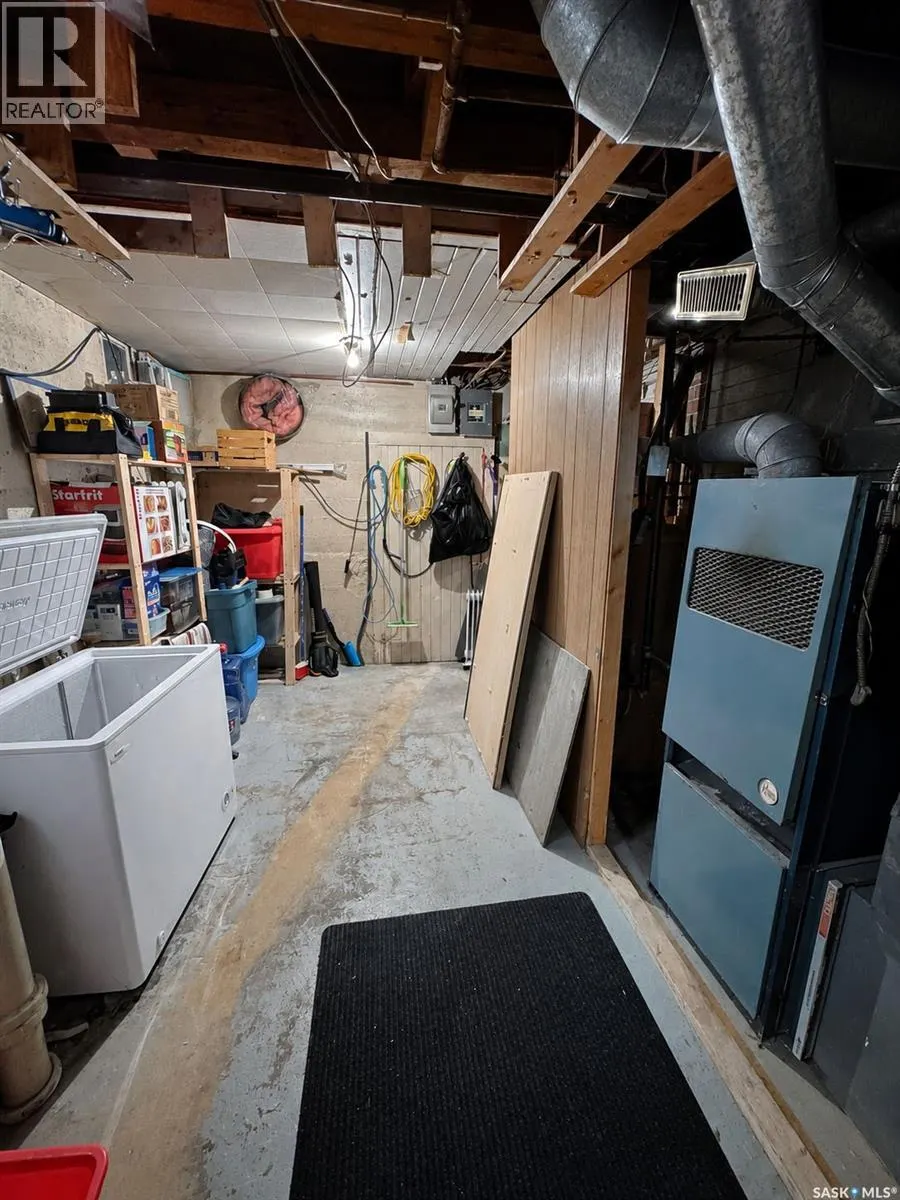 385 19th STREET W