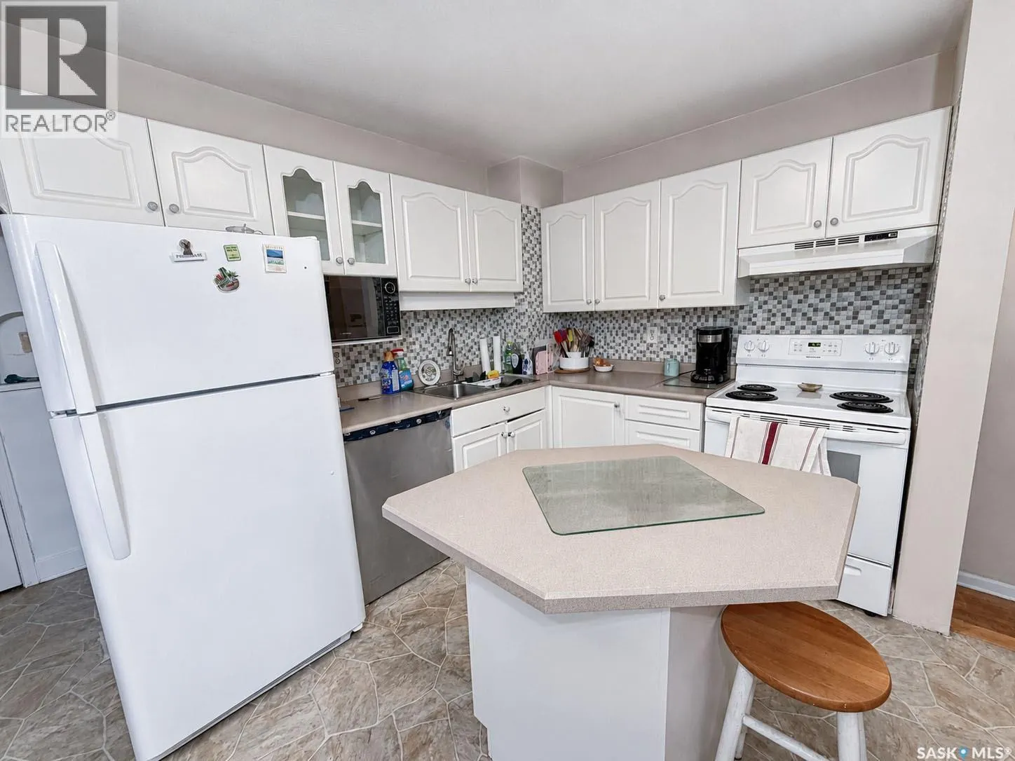 385 19th STREET W