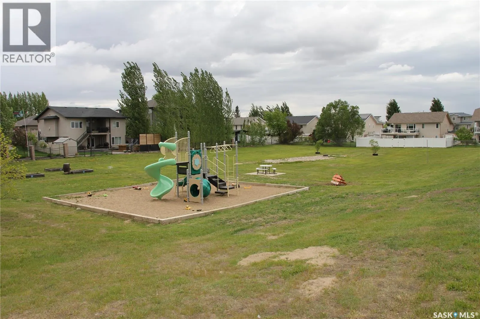 1350 Aaron DRIVE