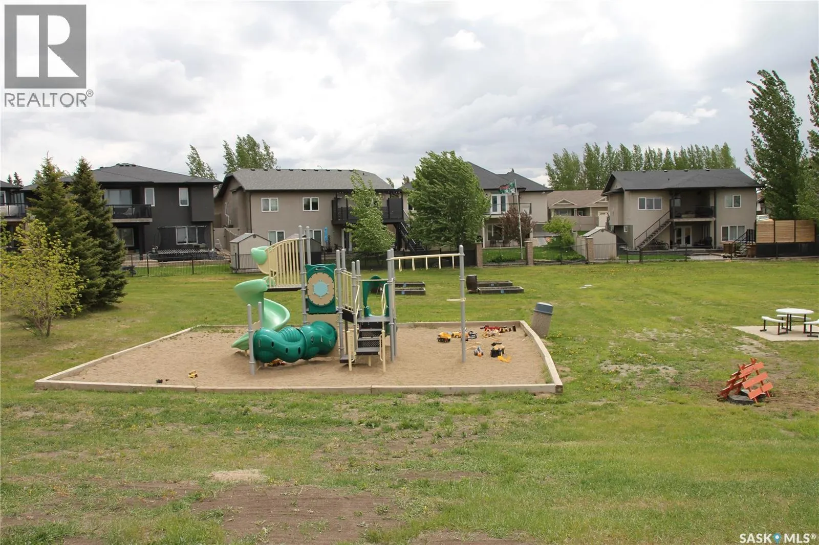 1100 Aaron DRIVE