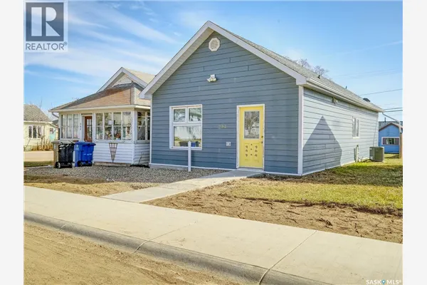 204 2nd AVENUE W