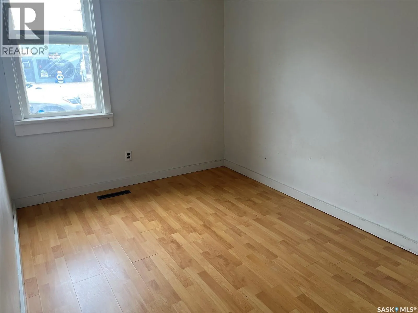 101B 1st AVENUE W