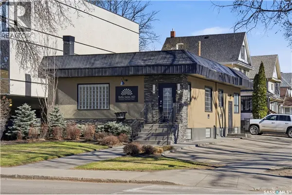 518 Queen STREET