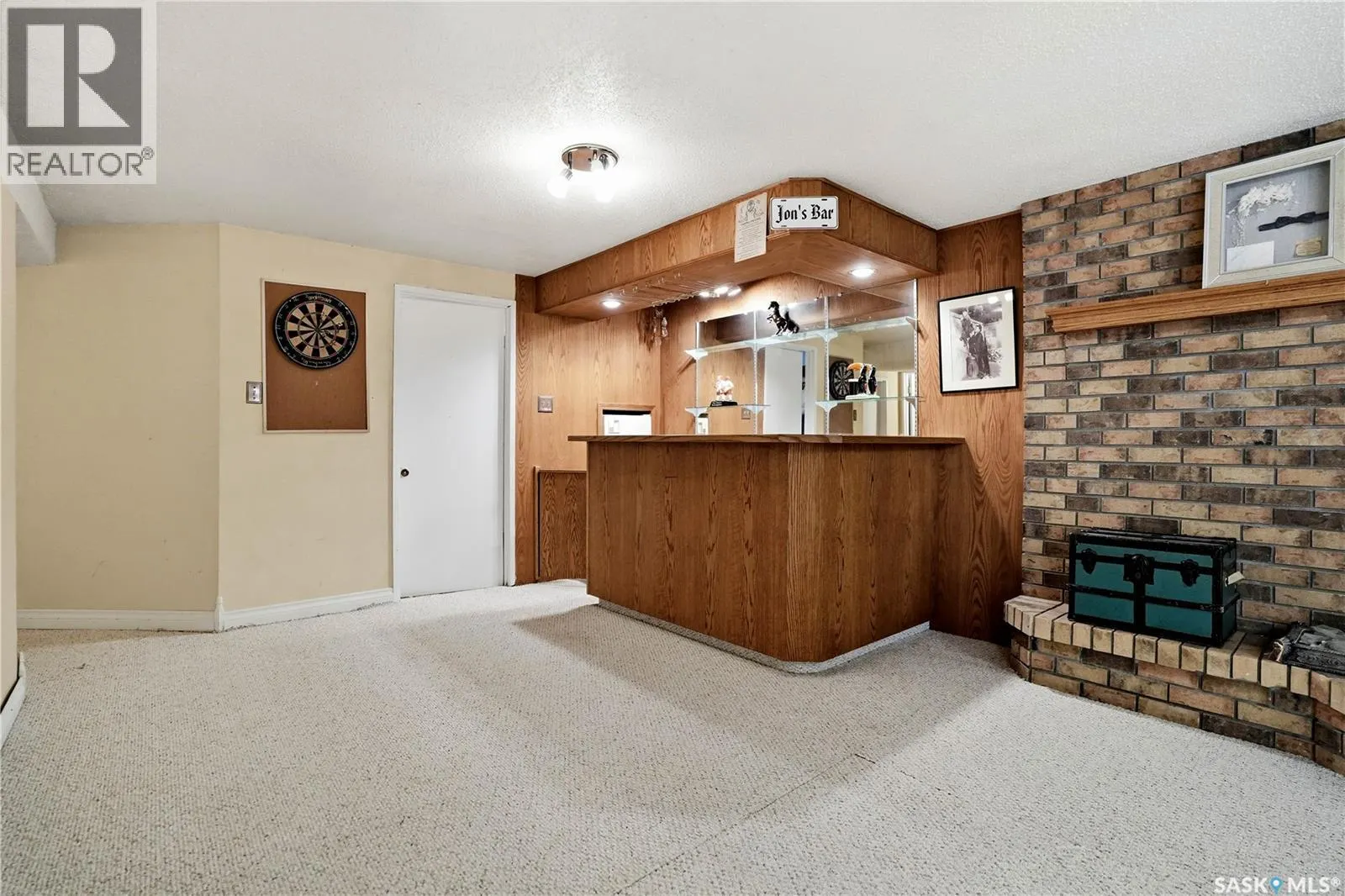 1009 Corman CRESCENT