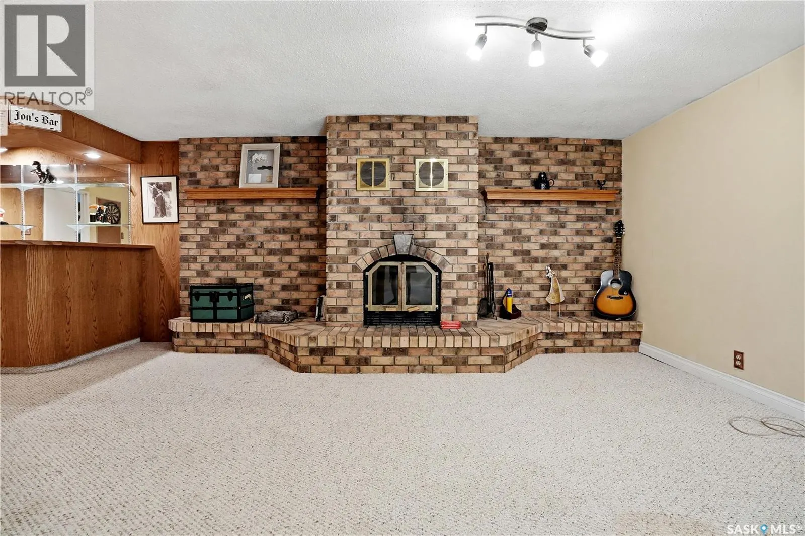 1009 Corman CRESCENT