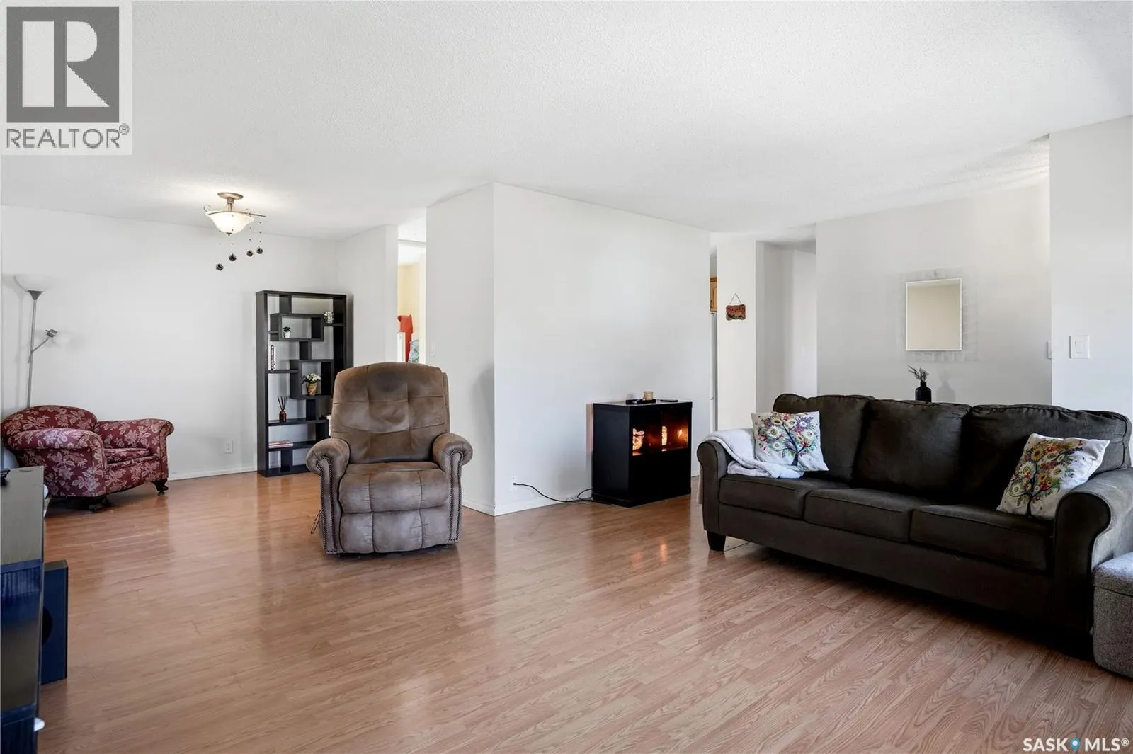 1009 Corman CRESCENT