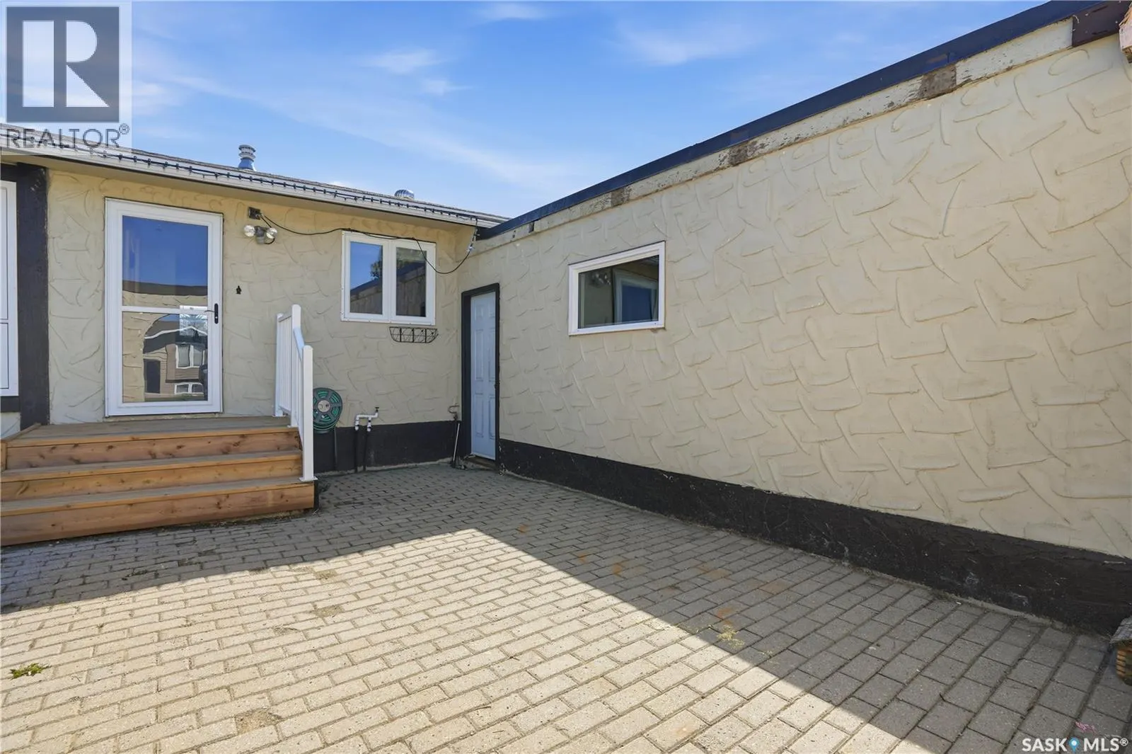 1009 Corman CRESCENT