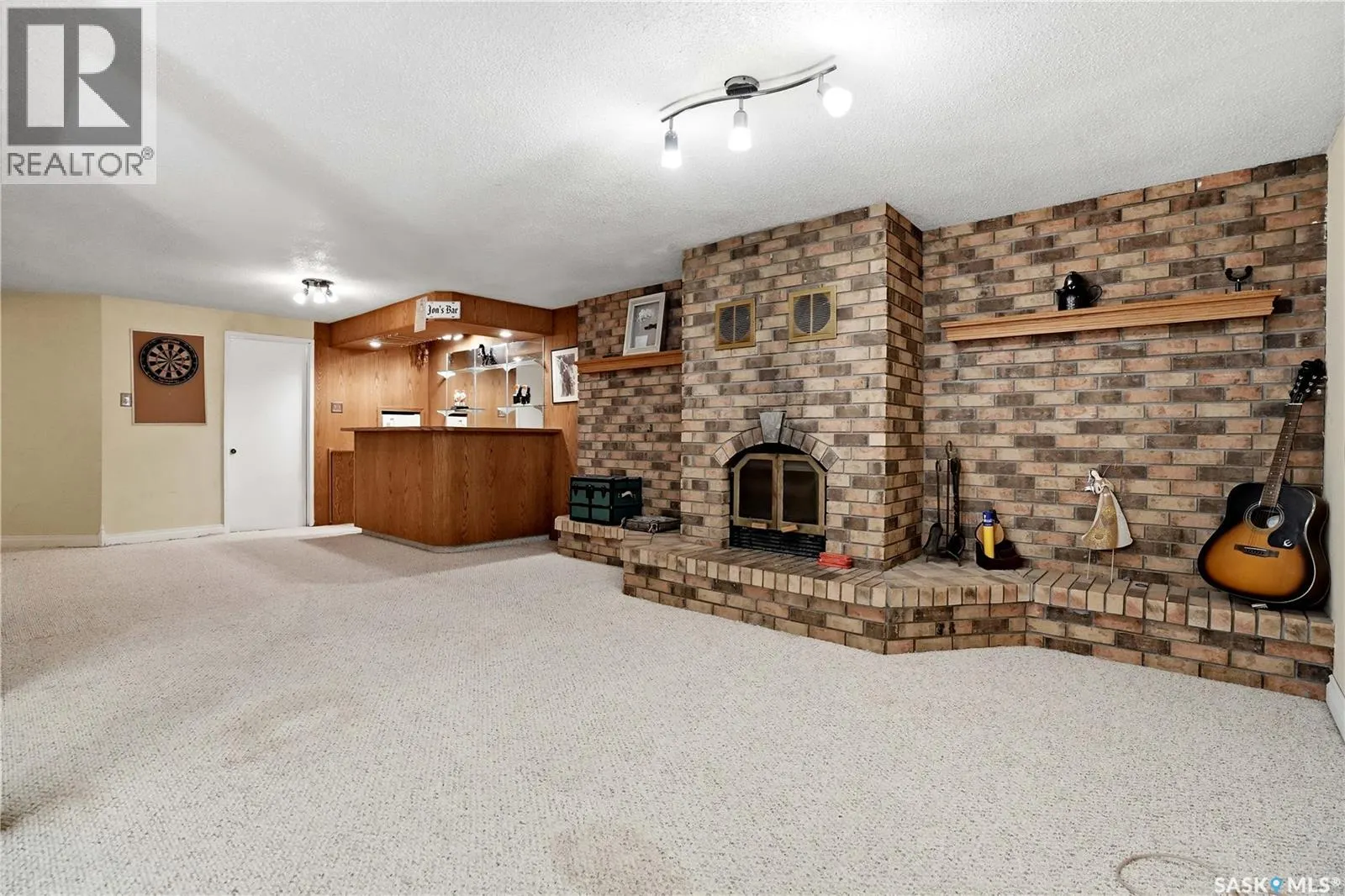 1009 Corman CRESCENT