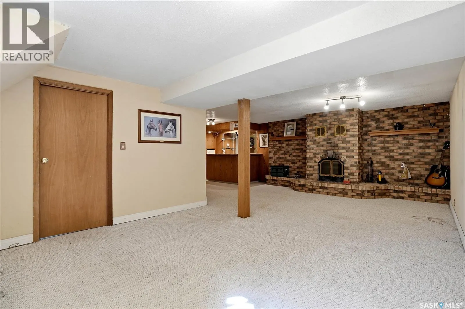 1009 Corman CRESCENT