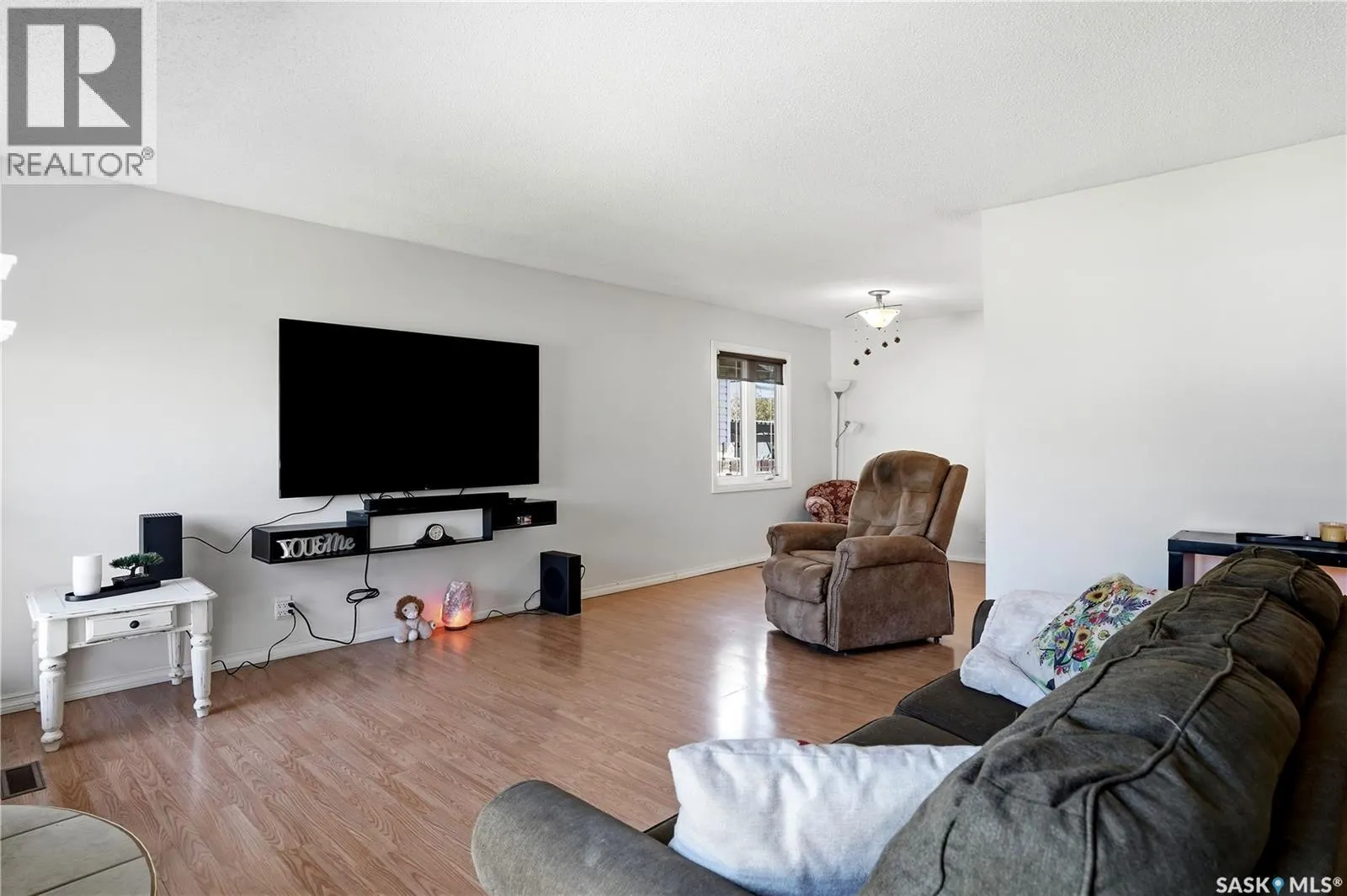 1009 Corman CRESCENT