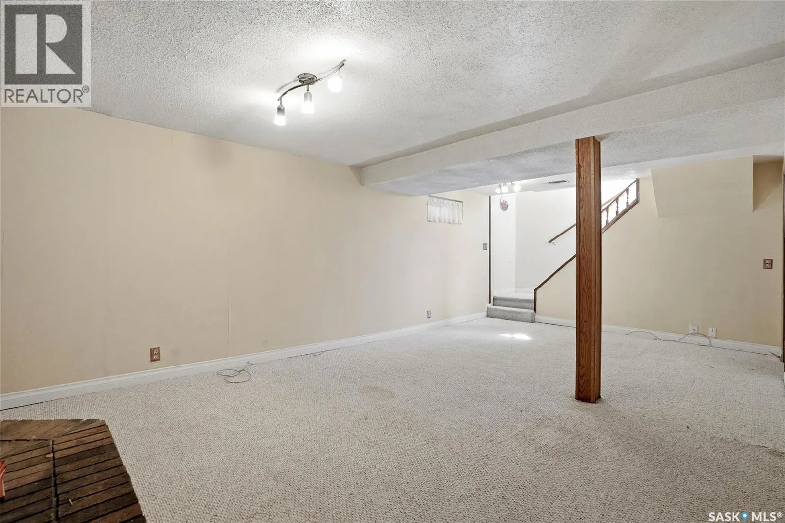 1009 Corman CRESCENT