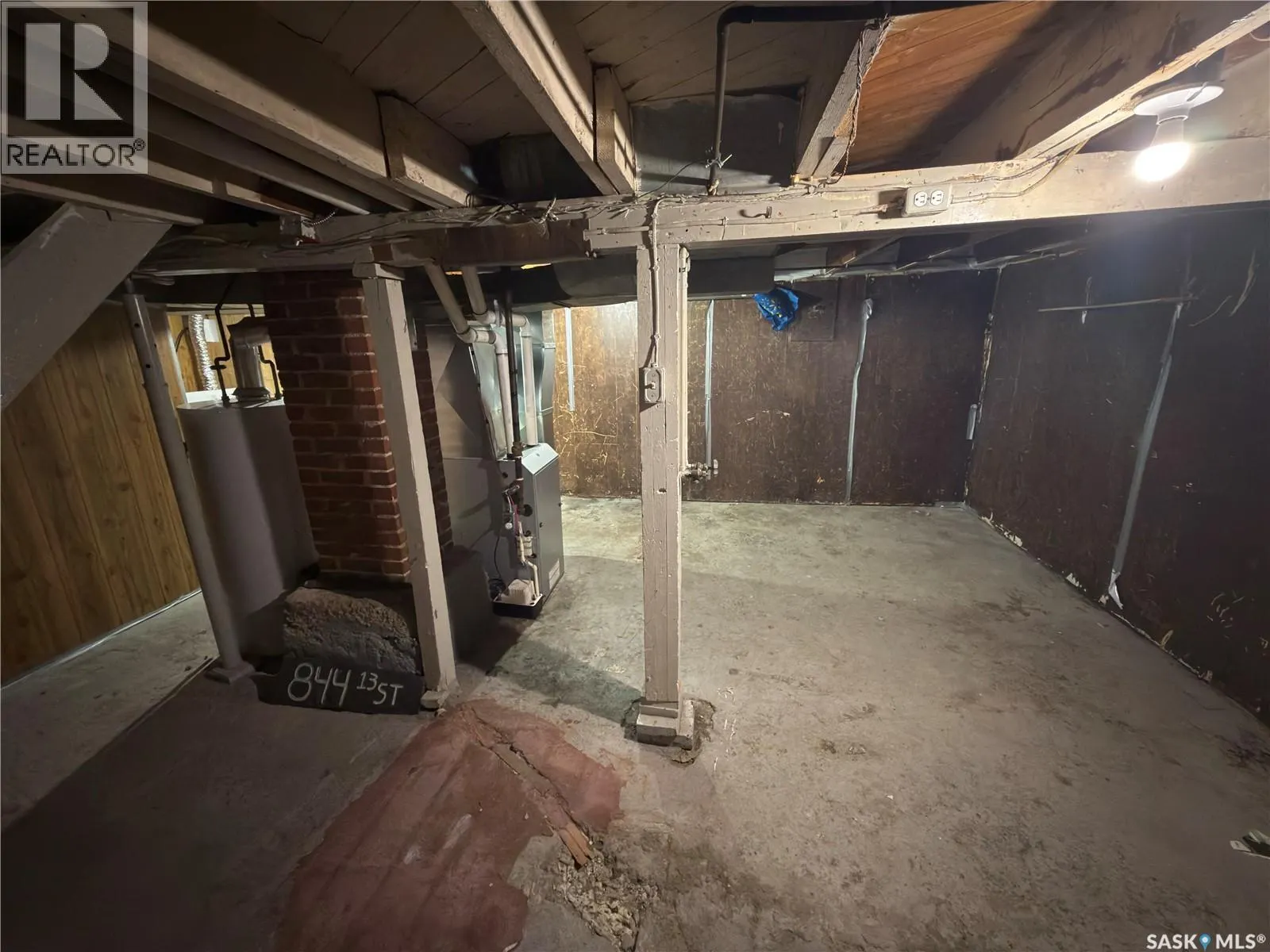 844 13th STREET W