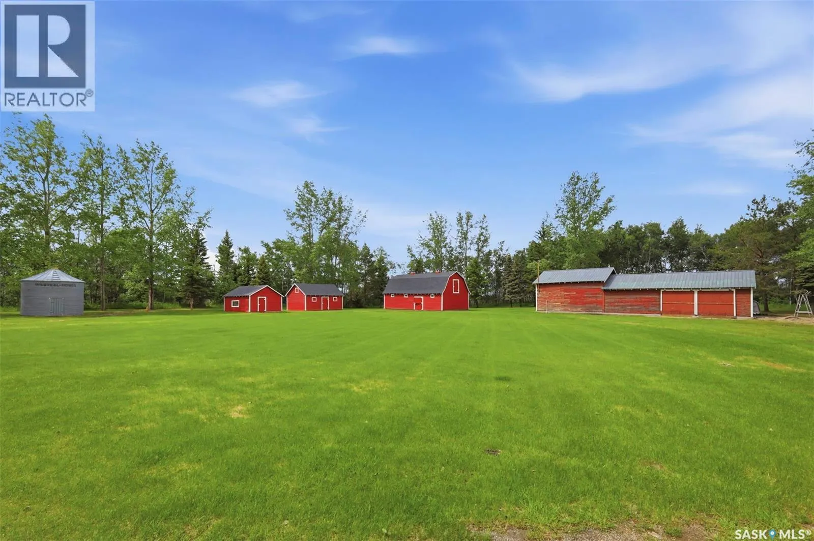 Paskaruk Acreage